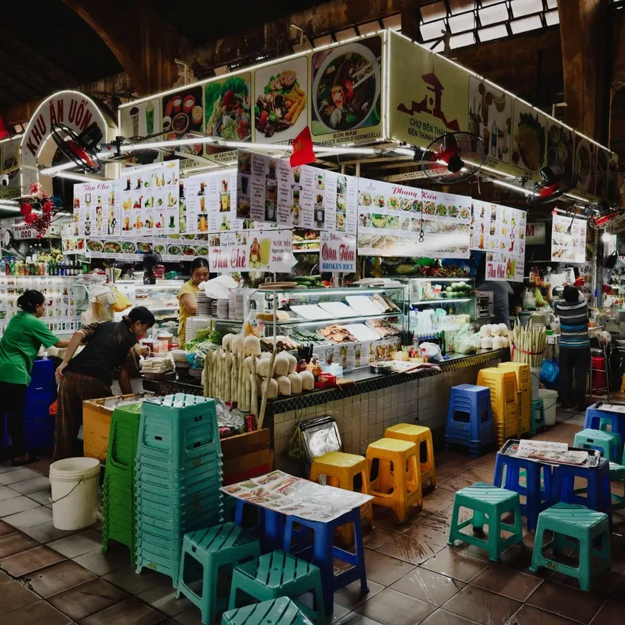 Góc ngồi cạnh cửa sổ